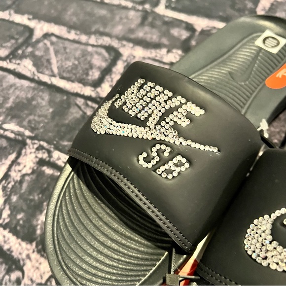 Bling Nike SB Rhinestone Slides Black Crystal NWT Women’s size 7.5 Mens 6 Custom - Picture 2 of 5